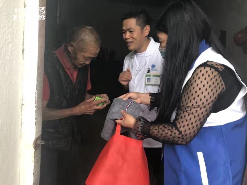  布克荣获社区关怀贡献奖获表彰  
